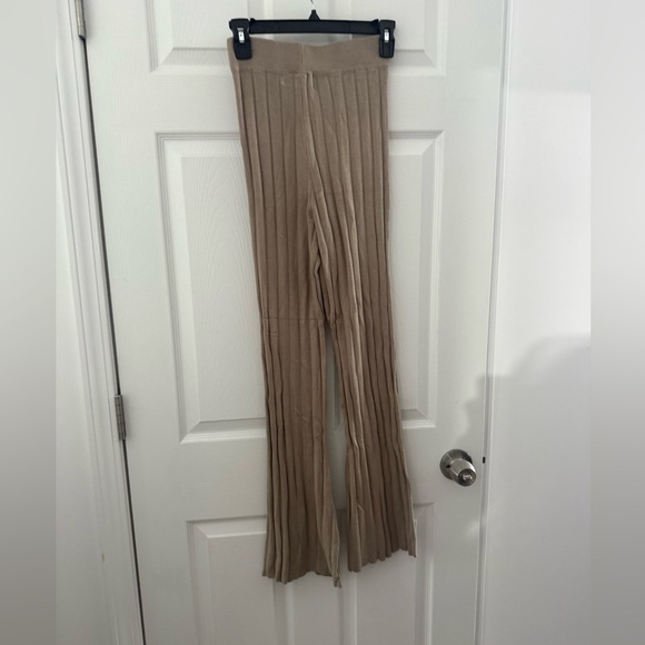 NWOT Petal and Pup SILVIE KNITTED SET - BEIGE Size XS. Includes Tank & Flare Leg - Picture 4 of 13